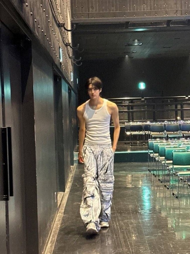Definisi big boy. Proporsi tubuhnya menuai sorotan lantaran memiliki tinggi badan 188 cm dan berat badan 62 kg. Foto: Instagram
