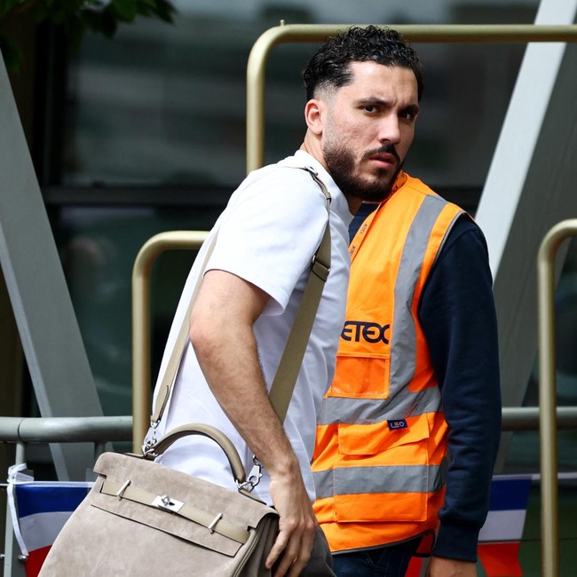 Foto: Gaya Fancy Timnas Prancis Pakai Tas Mewah, Hermes Hingga Goyard