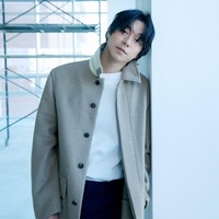 “Bisa dibilang drama Korea Netflix Tantara telah menyita seluruh waktuku selama setahun terakhir. Sejak syuting selesai belum lama ini, aku masih merasakan semangat membara dari karakter Dong Gu di dalam diriku. Setiap ekspresi Dong Gu terlintas dalam pikiranku dengan jelas. Kebahagiaan, teriakan, kemarahan, bahkan air mata,” ujarnya. Foto: dok. W Korea