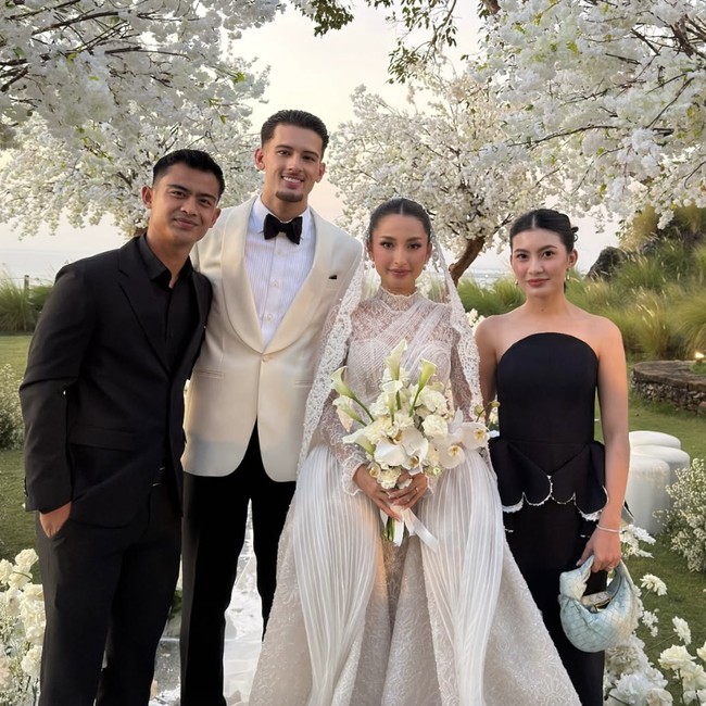Pratama Arhan Bawa Inka Andestha Kondangan ke Justin Hubner-Jennifer Coppen