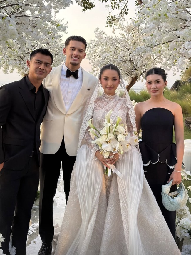 Pratama Arhan Bawa Inka Andestha Kondangan ke Justin Hubner-Jennifer Coppen