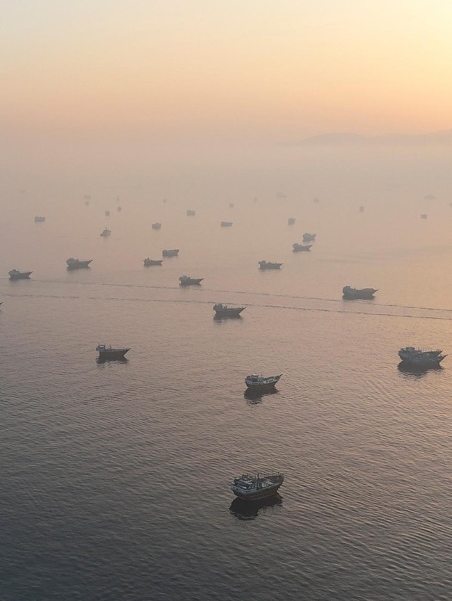 Jantung Energi Dunia Terpantau dari Udara, Kapal-Kapal Penuhi Selat Hormuz