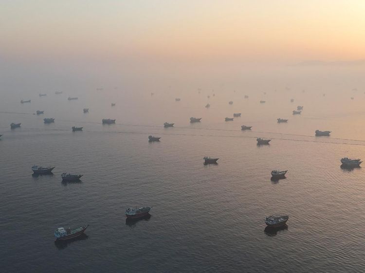 Jantung Energi Dunia Terpantau dari Udara, Kapal-Kapal Penuhi Selat Hormuz