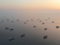 Jantung Energi Dunia Terpantau dari Udara, Kapal-Kapal Penuhi Selat Hormuz