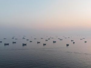 AS Mau Damai dengan Iran, Trump Sebut Kapal Tanker Mulai Lewati Selat Hormuz