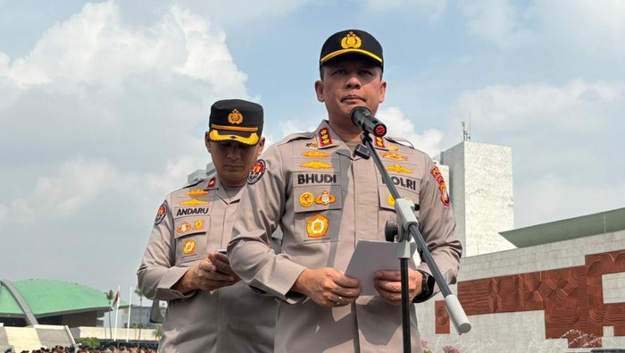 Kabid Humas Polda Metro Jaya Kombes Pol Budi Hermanto di kawasan DPR, Senayan, Jakarta Pusat, Senin (15/6/2026).