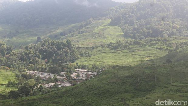 Kampung Cibulao dari ketinggian Kampung Cibulao dari ketinggian