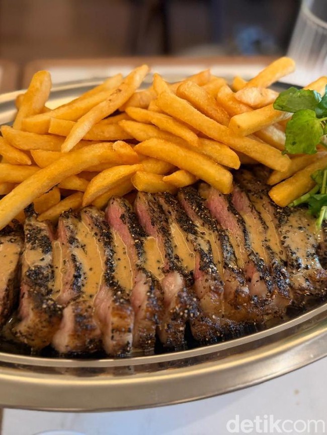 Nikmatnya Steak Flambe hingga Tiramisu ala Resto Prancis Terbaru di Jakarta