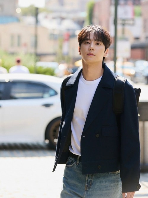 Aktor Korea Selatan Lee Jun Young.