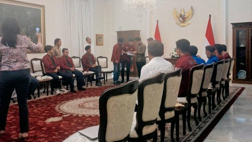 Momen Gibran bertemu dengan perwakilan massa mahasiswa di kantor Wapres, Senin (15/6/2026).