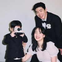 Family Man! Potret Kim Mu Yeol Bareng Istri dan Anaknya Bikin Fans Baper