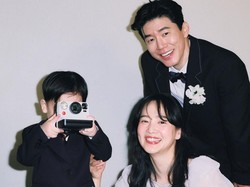 Family Man! Potret Kim Mu Yeol Bareng Istri dan Anaknya Bikin Fans Baper
