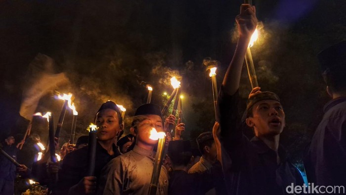 Pawai obor di Soreang, Kabupaten Bandung