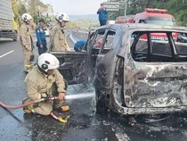 Avanza Ludes Terbakar di Tol Semarang