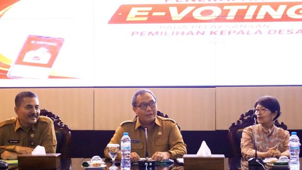 Pemkab Gresik mempersiapkan pelaksanaan Pilkada 2026 dengan e-Voting demi memastikan transparansi. Pemkab Gresik mempersiapkan pelaksanaan Pilkada 2026 dengan e-Voting demi memastikan transparansi.