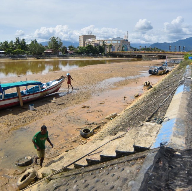 Pendangkalan Sungai Hambat Nelayan Pergi Melaut