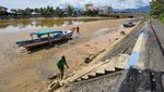 Pendangkalan Sungai Hambat Nelayan Pergi Melaut
