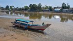 Pendangkalan Sungai Hambat Nelayan Pergi Melaut