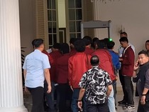 Video Gibran Terima Perwakilan Mahasiswa yang Demo di Patung Kuda