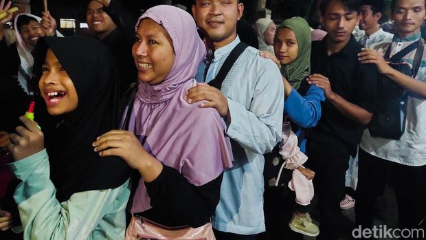 Peserta pawar obor sambut Tahun Baru Islam 1448 Hijriah di Cimahi Peserta pawar obor sambut Tahun Baru Islam 1448 Hijriah di Cimahi