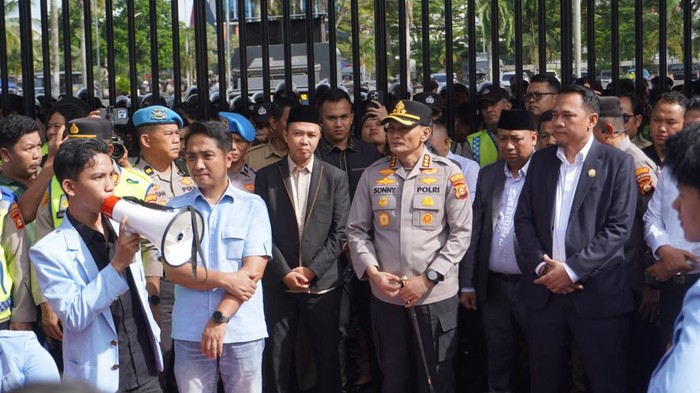 Polda Sumsel Kawal Aksi Damai Mahasiswa di Palembang.