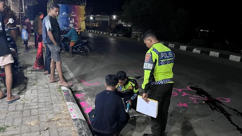 Polisi melakukan olah TKP kecelakaan lalu lintas di Kelurahan Rinbesi, Kecamatan Atambua Selatan, Kabupaten Belu, NTT, Minggu (14/6/2026). (Foto: Dok. Satlantas Polres Belu)