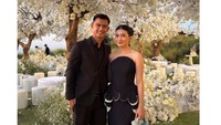 Gaya Serasi Pratama Arhan Gandeng Pacar Baru di Pernikahan Jennifer Coppen