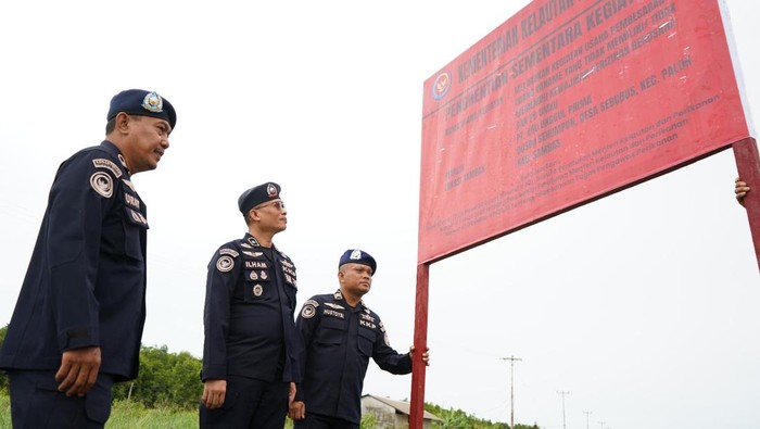 PSDKP Pontianak segel 4 tambak udang vename di dua wilayah di Kalbar.