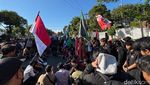 Demo Mahasiswa di DPRD Kota Surabaya