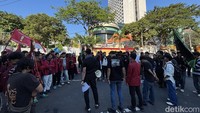 Pada aksi yang berlangsung sekitar satu jam lebih itu diterima oleh perwakilan DPRD Surabaya. Namun Cipayung Plus memberikan tenggat waktu 14 hari, jika tidak ada sikap atau tibdak lanjut, maka aksi lebih besar akan menanti.