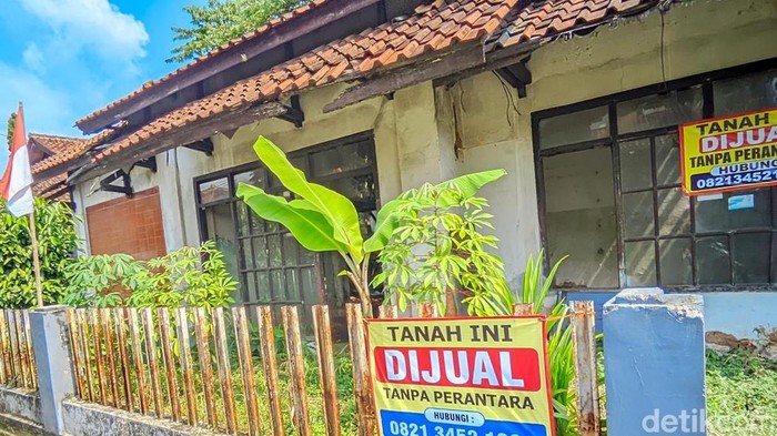 Rumah kosong yang hendak dijual di perkotaan Ciamis.