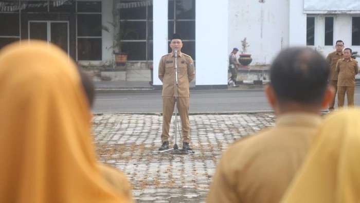 Sekretaris Daerah (Sekda) Kabupaten Ogan Komering Ulu (OKU) Alva Elan memimpin rapat perdana