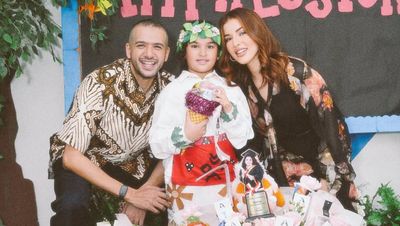 Tasya Farasya Unggah Foto Anak Lulus TK, Mantan Suami Disorot