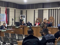 Penampilan Eks Bupati Pati Sudewo di Sidang Perdana Kasus Jual Beli Jabatan