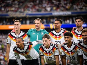 Timnas Jerman Diteror Ular Berbisa