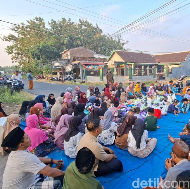 Warga Nganjuk Gelar Baritan Penuh Kebersamaan Sambut Suro