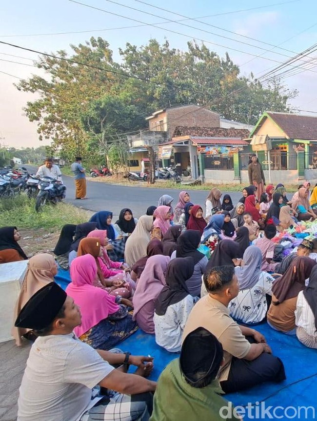 Warga Nganjuk Gelar Baritan Penuh Kebersamaan Sambut Suro