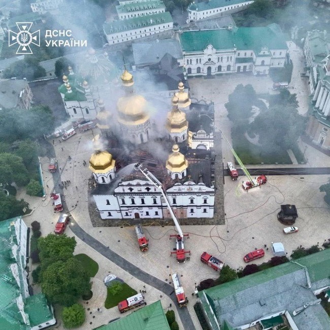 Serangan Rudal dan Drone Rusia Hantam Kyiv, Situs Warisan UNESCO Terdampak