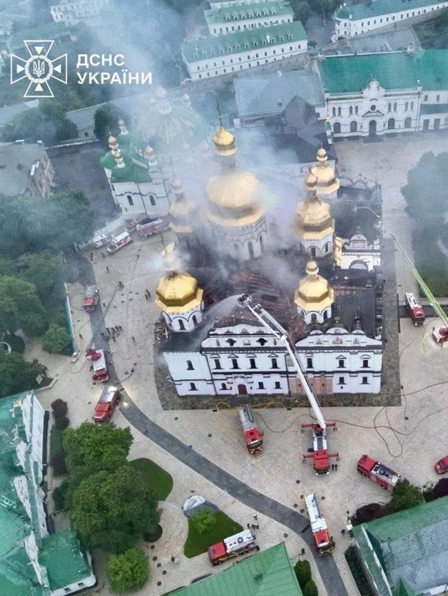 Serangan Rudal dan Drone Rusia Hantam Kyiv, Situs Warisan UNESCO Terdampak