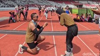 Romantis! Viral Wanita Dilamar Pacar Usai Finish Marathon 42K Jakim 2026