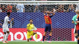 Spanyol Dibikin Frustasi Kiper 40 Tahun Mantan Rekan Setim Witan
