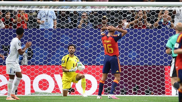 Vozinha of Cape Verde denies Rodri of Spain during the FIFA World Cup Group H match between Spain and Cape Verde at the Mercedes-Benz Stadium in Atlanta, United States, on June 15, 2026. (Photo by Pat Scaasi/MI News/NurPhoto via Getty Images)