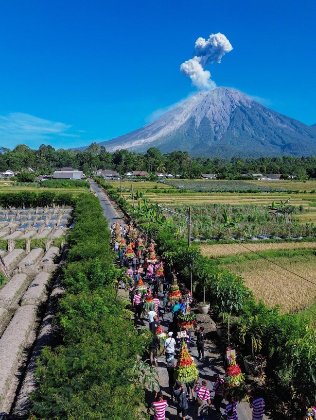 Gunung Semeru Catat Aktivitas Vulkanik Tertinggi di Indonesia