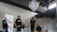 Balon udara menggunakan tekanan udara panas didemonstrasikan dalam STEAMTech.