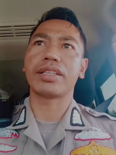 Bhabinkamtibmas di Rohul, Bripka Nasrul Jamil menyelamatkan ibu hamil yang mengalami kecelakaan, Senin (15/6/2026).