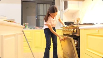 Intip Dapur Sarwendah, Minimalis tapi Punya Kompor Seharga Rp1 Miliar!