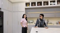 Setelah bercerai dengan Ruben Onsu, Sarwendah pindah rumah. Eks member Cherrybelle tersebut menempati kediaman yang dibangunnya mulai dari nol sejak 2023. Foto: YouTube/AttaHalilintar