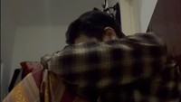 Evan Marvino mengunggah video dirinya menangis. Dia menuliskan mungkin ini kemunculannya yang terakhir dan nggak semua harus diungkap ke publik. Dalam penjelasannya Evan mengisyaratkan dirinya mendapat dukungan dari keluarga Tami. Coba pikir secara logika, orang tua mana yang nggak marah dan bahkan bisa menjadi kalap mendengar anak perempuanya, di-KDRT, diselingkuhi, tidak diberi nafkah selama menikah, bahkan terkena penyakit menular (menurut dugaan). Tapi, kenapa mereka semua ada dibarisan ku? Foto: Instagram @evanmarvino