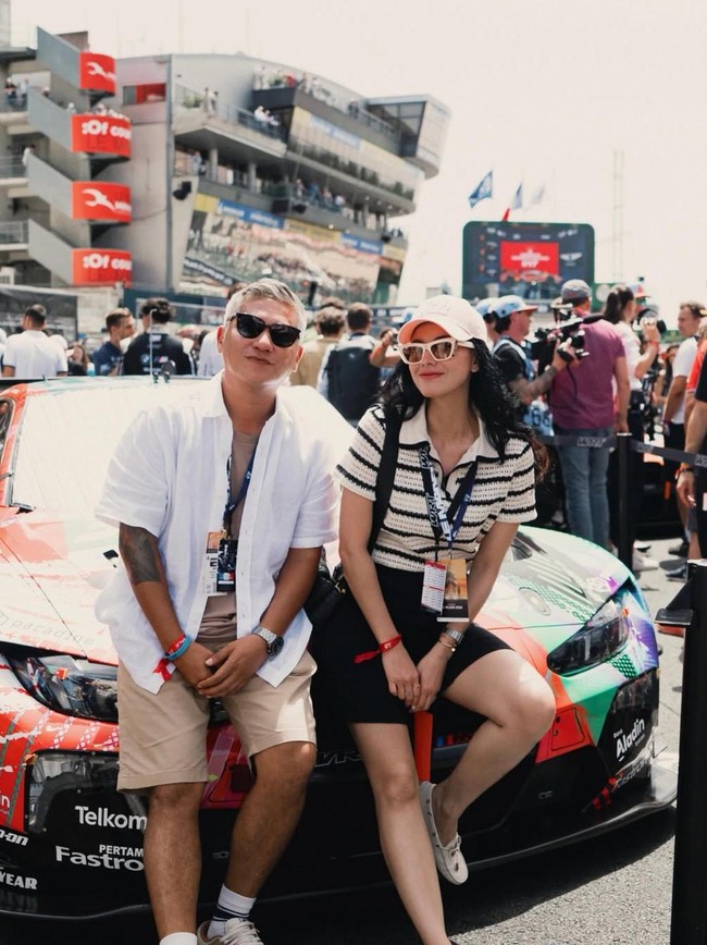 Gading Marten-Medina Dina Pacaran Nonton Balapan Mobil di Prancis