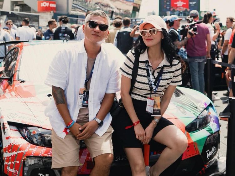 Gading Marten-Medina Dina Pacaran Nonton Balapan Mobil di Prancis